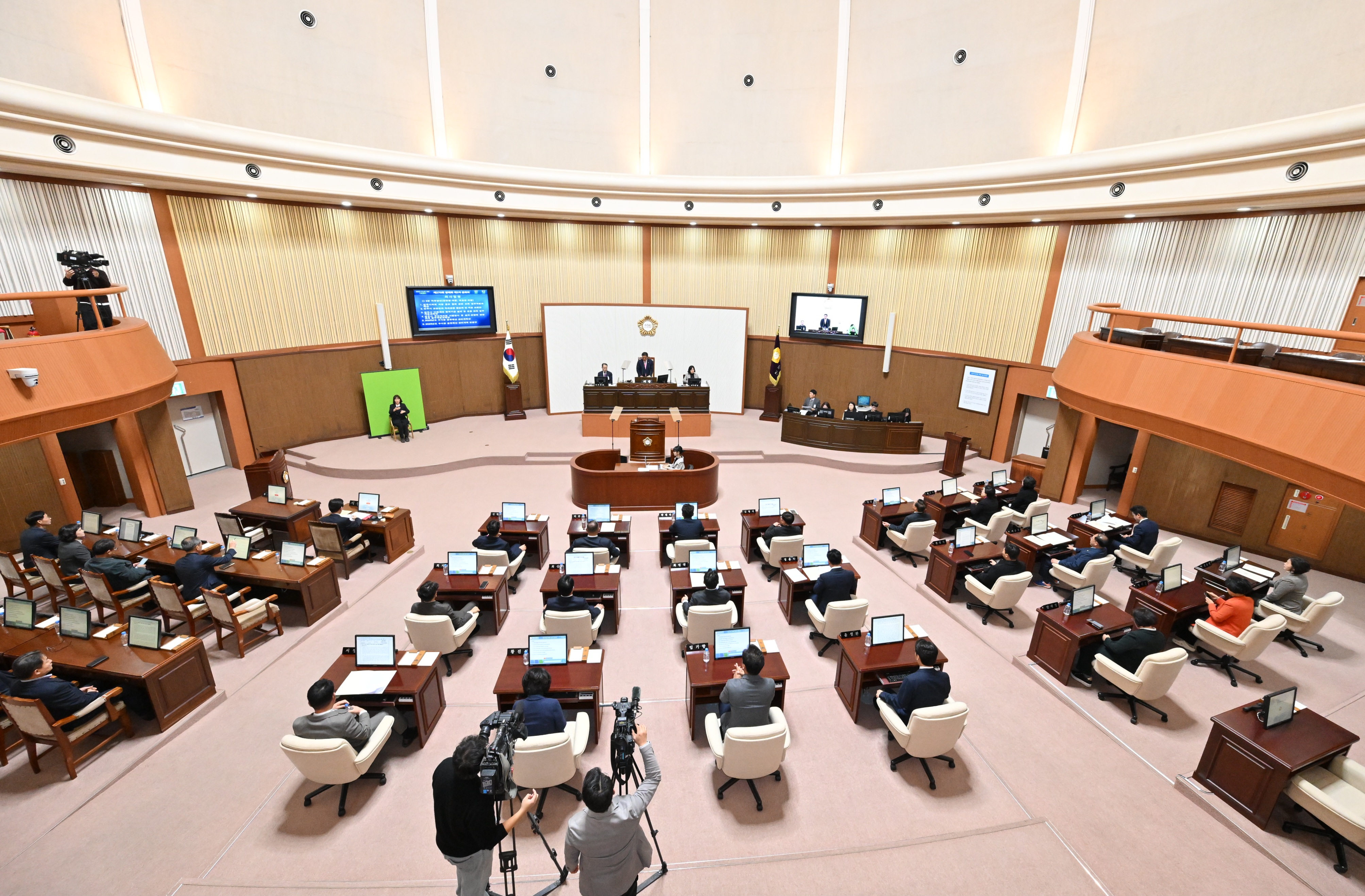 '제270회 제2차 정례회 제2차 본회의' 게시글의 사진(2) 'KakaoTalk_20251203_142737894_03.jpg'