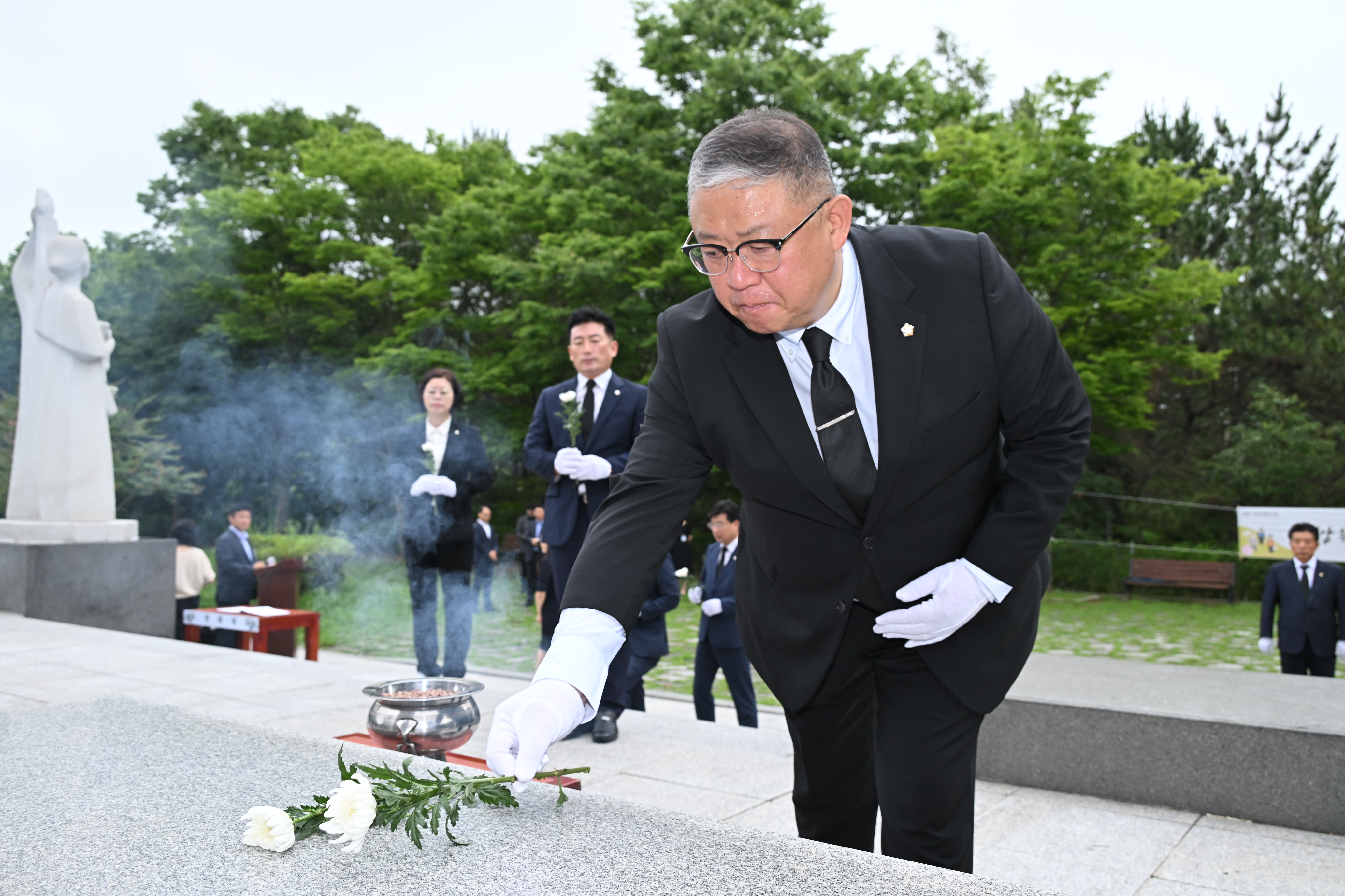 '제9대 진주시의회 후반기 의장단 참배(충혼탑)' 게시글의 사진(6) 'DSC_4870.JPG'