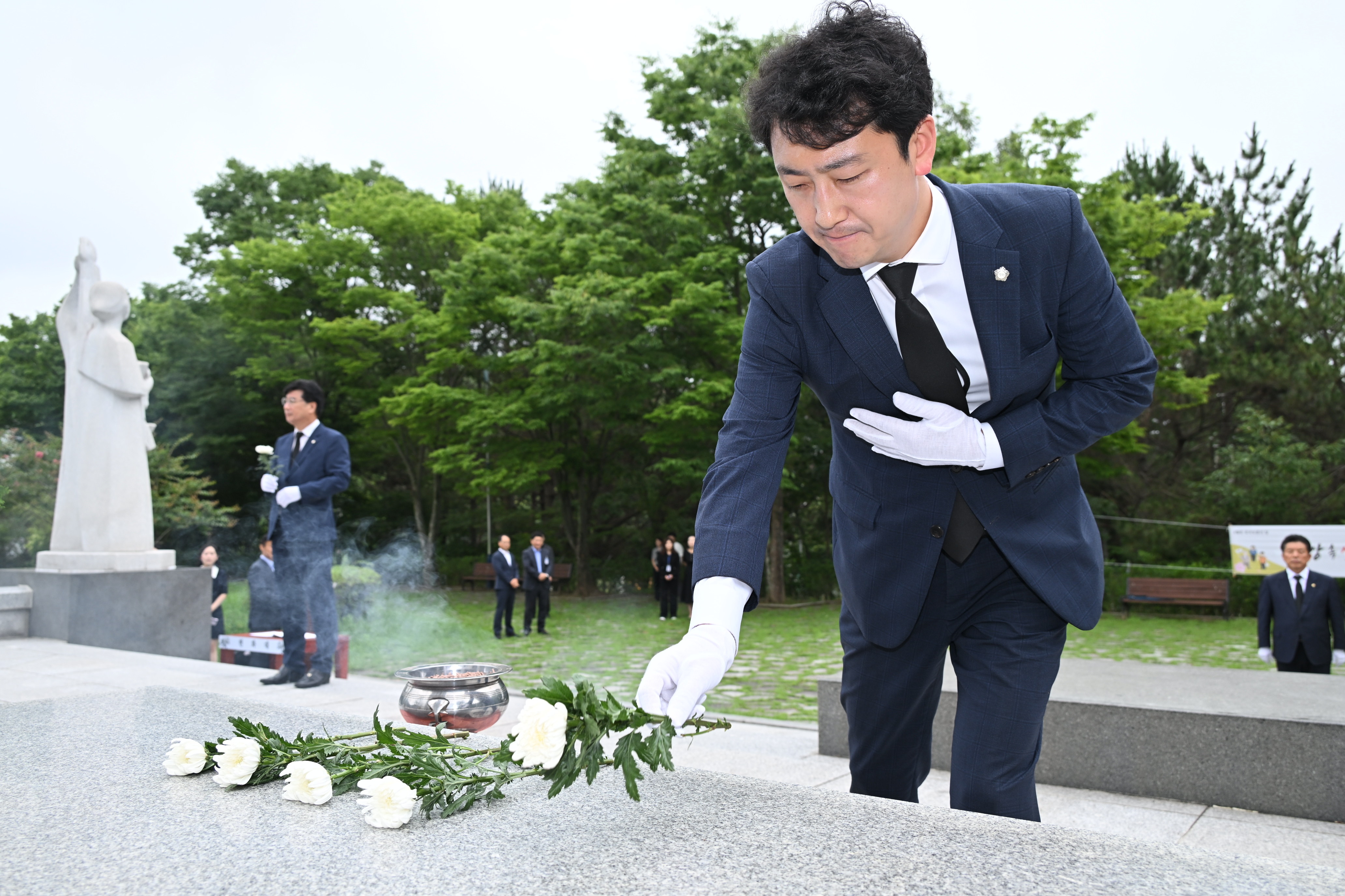 '제9대 진주시의회 후반기 의장단 참배(충혼탑)' 게시글의 사진(12) 'DSC_5010.JPG'