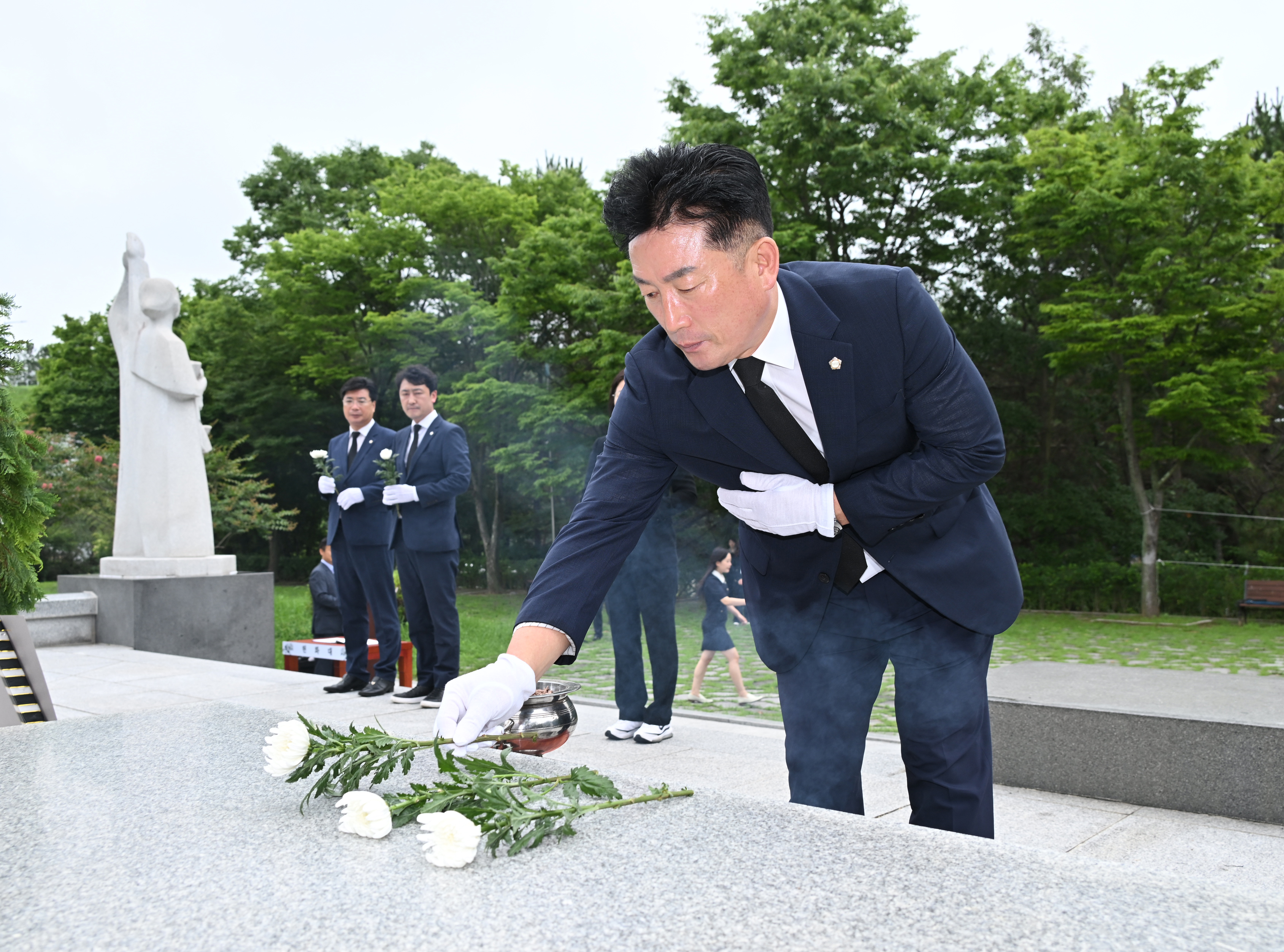 '제9대 진주시의회 후반기 의장단 참배(충혼탑)' 게시글의 사진(8) 'DSC_4918.JPG'