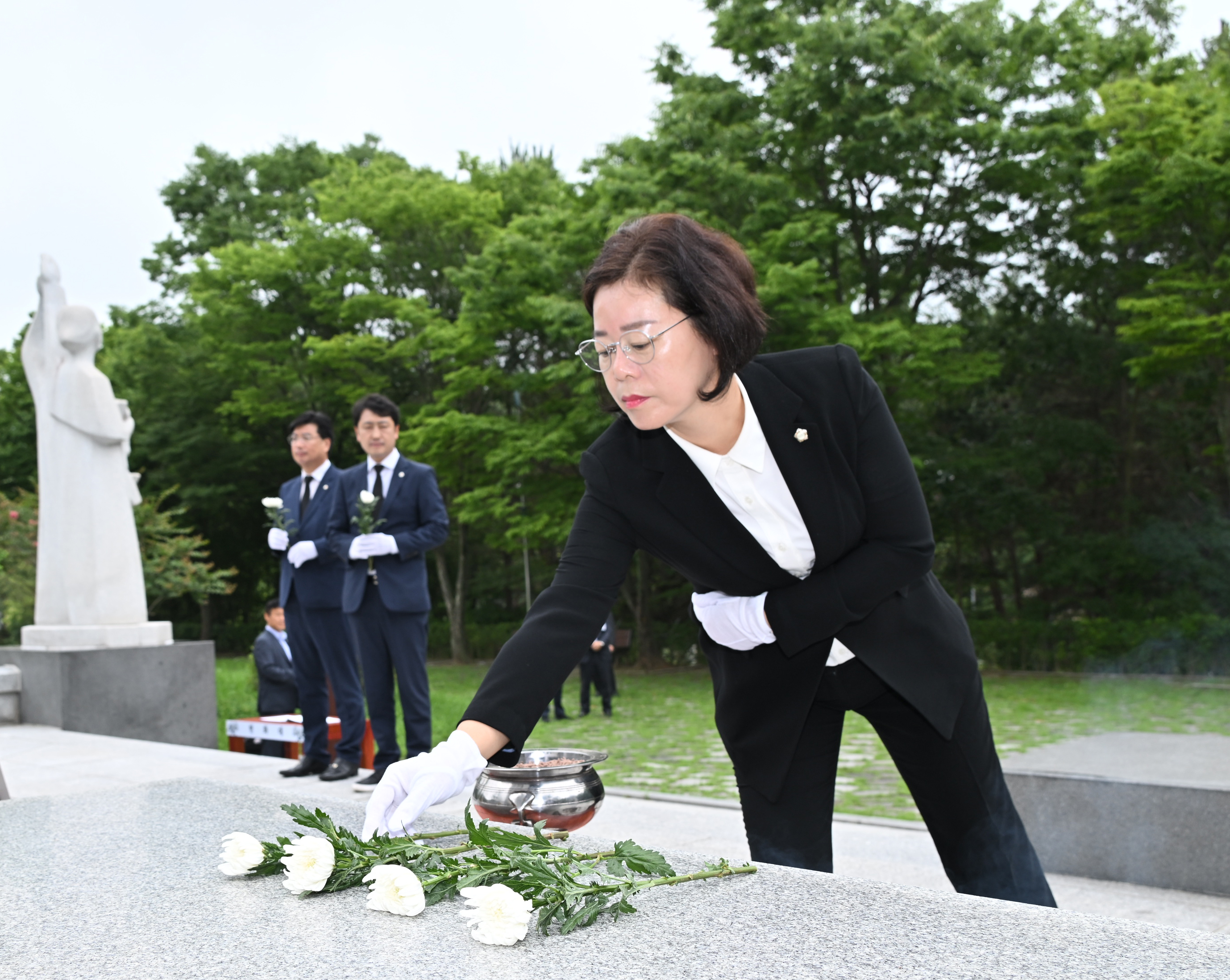 '제9대 진주시의회 후반기 의장단 참배(충혼탑)' 게시글의 사진(10) 'DSC_4965.JPG'