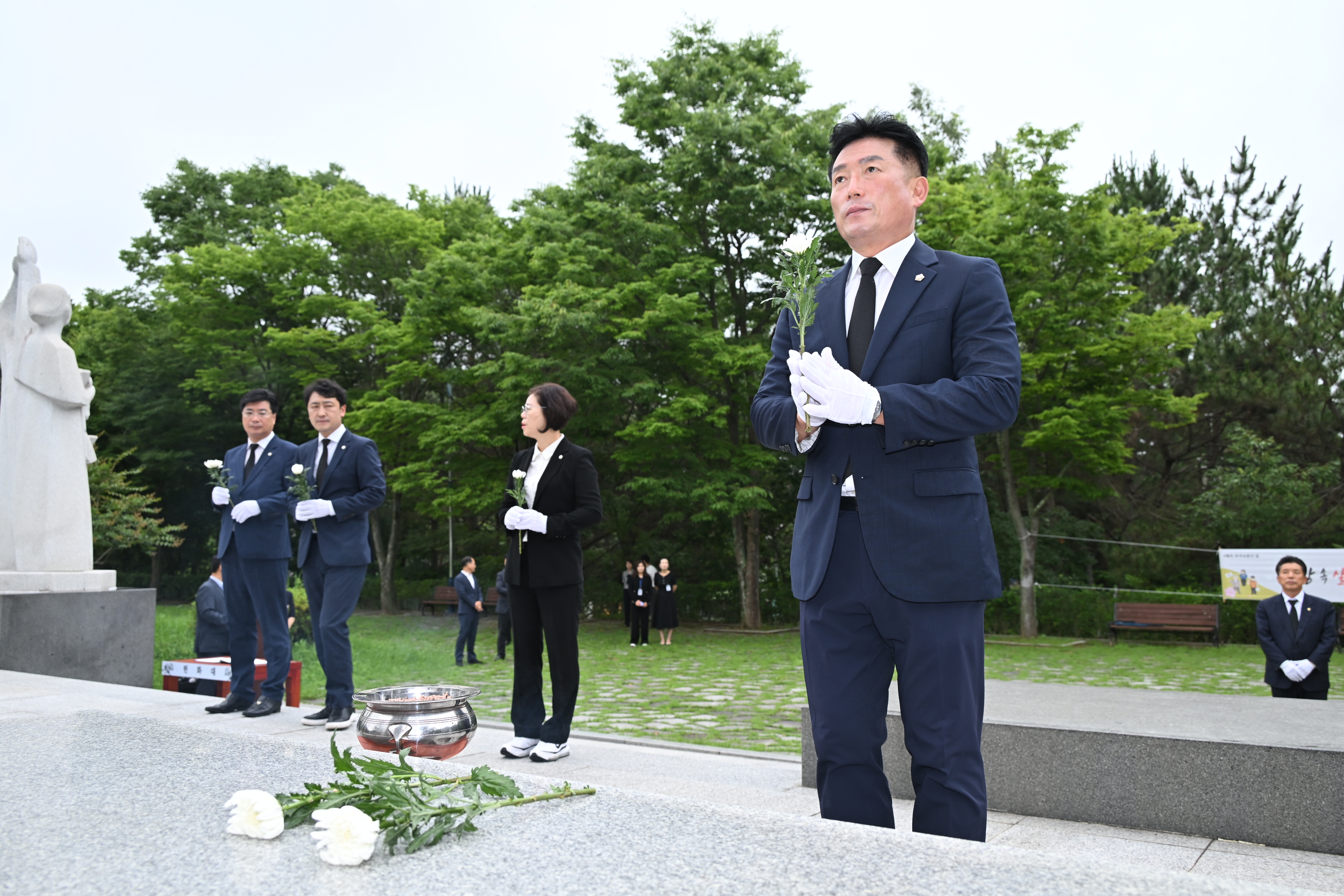 '제9대 진주시의회 후반기 의장단 참배(충혼탑)' 게시글의 사진(7) 'DSC_4902.JPG'