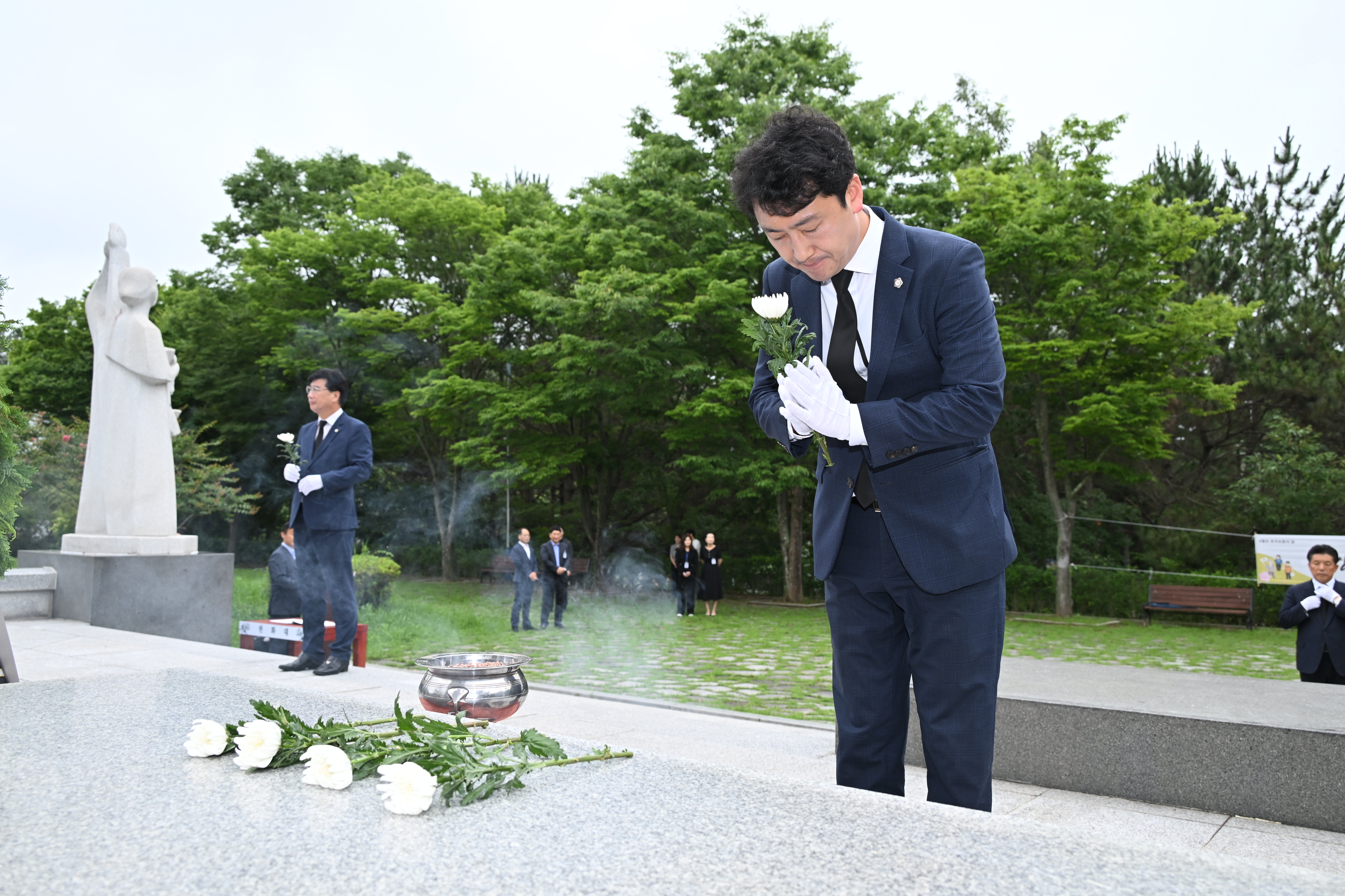 '제9대 진주시의회 후반기 의장단 참배(충혼탑)' 게시글의 사진(11) 'DSC_5003.JPG'