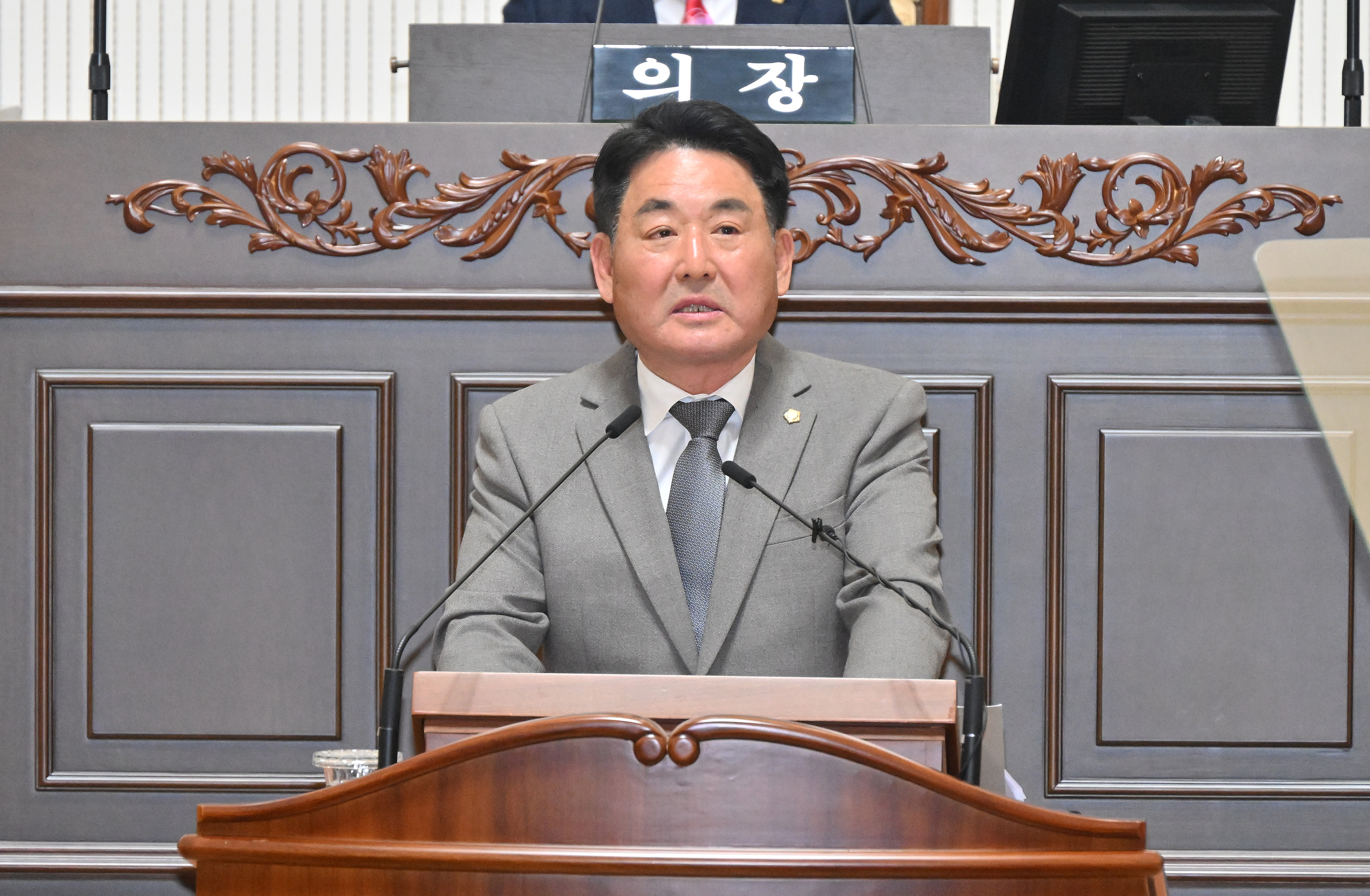 '제270회 제2차 정례회 제2차 본회의 (진주시 안락공원 설치 및 운영 조례안 표결(보류동의) )' 게시글의 사진(3) '진주시 안락공원 설치 및 운영 조례안 표결(보류동의) 서정인 의원  (6).JPG'