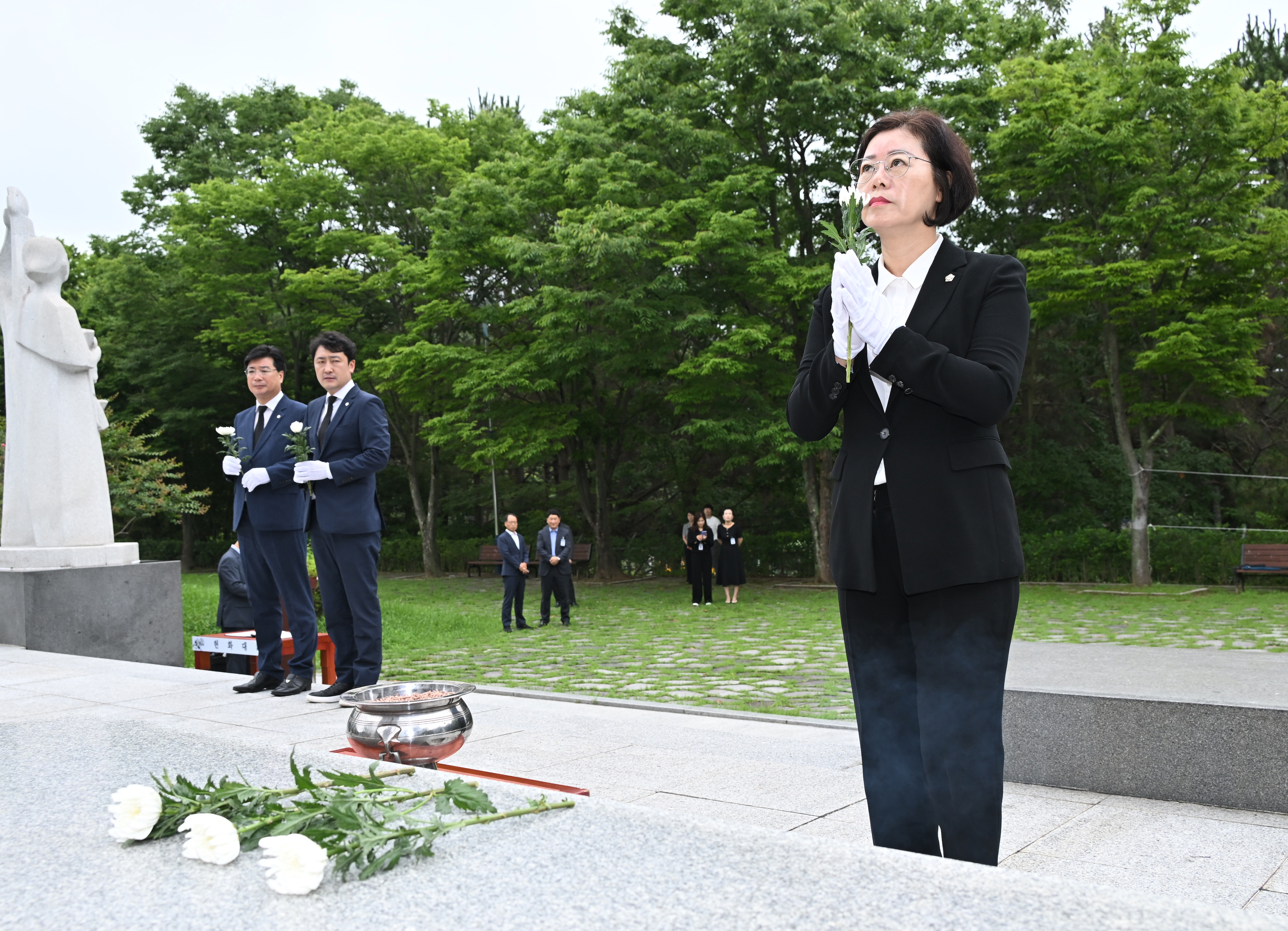'제9대 진주시의회 후반기 의장단 참배(충혼탑)' 게시글의 사진(9) 'DSC_4953.JPG'