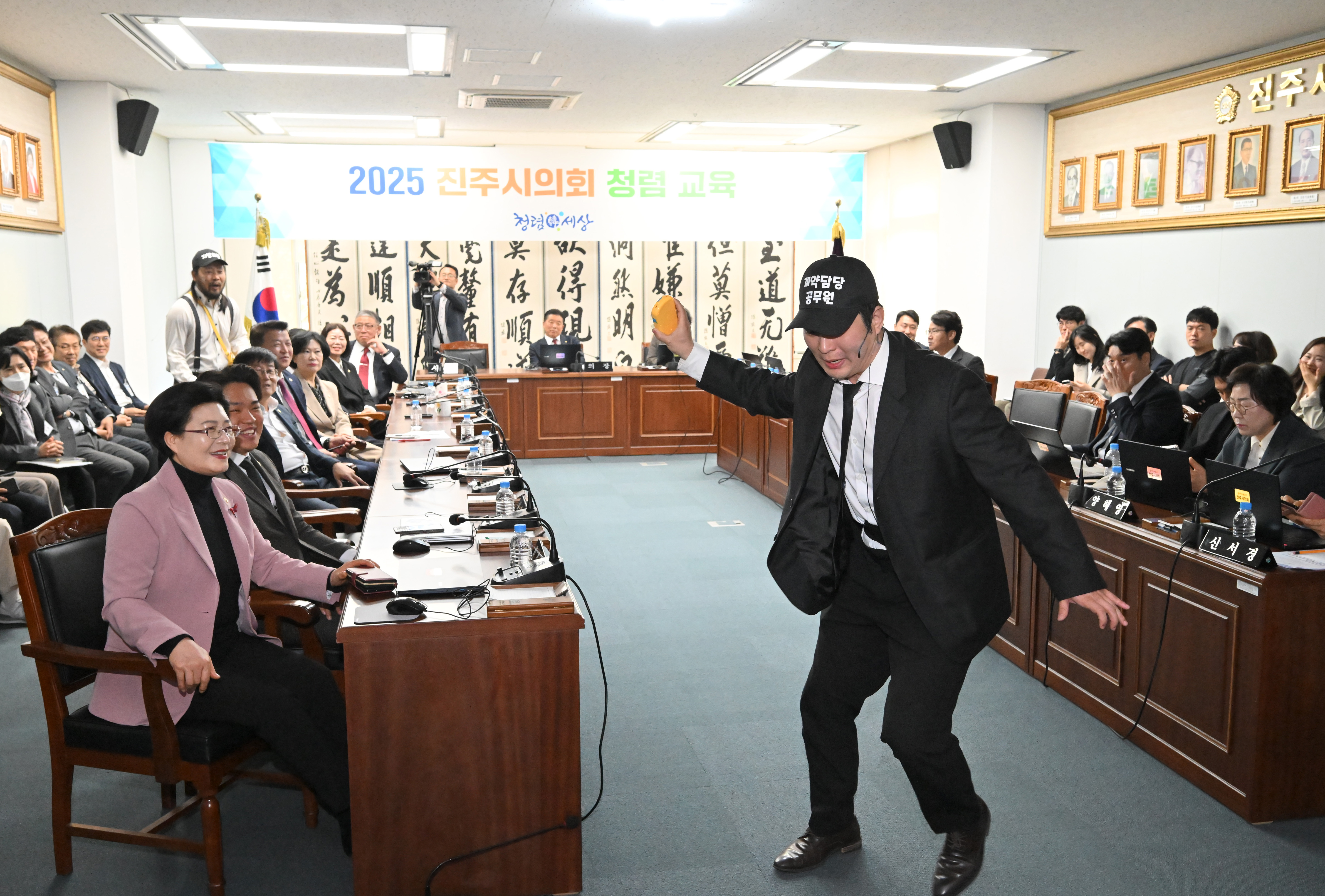 '2025 진주시의회 청렴 교육' 게시글의 사진(9) '진주시의회 청렴교육 극단 지우 연극 (10).JPG'
