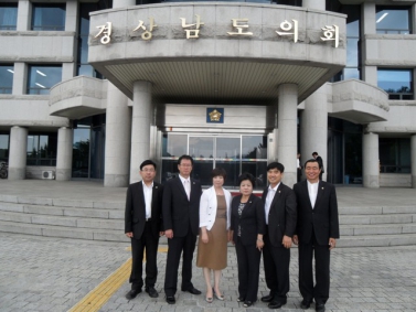 의회운영위원회 비교견학-도의회 방문