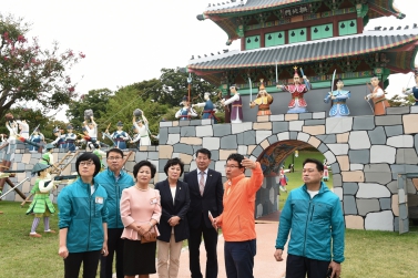 복지산업위원회 진주남강유등축제 현장방문 .