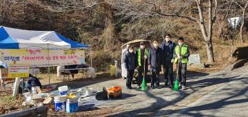 미천면 이야기가 있는 담장 벽화 그리기(위더스 봉사단 격려)