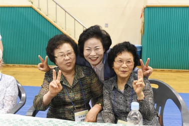 적십자 사랑의 효도 큰잔치. 