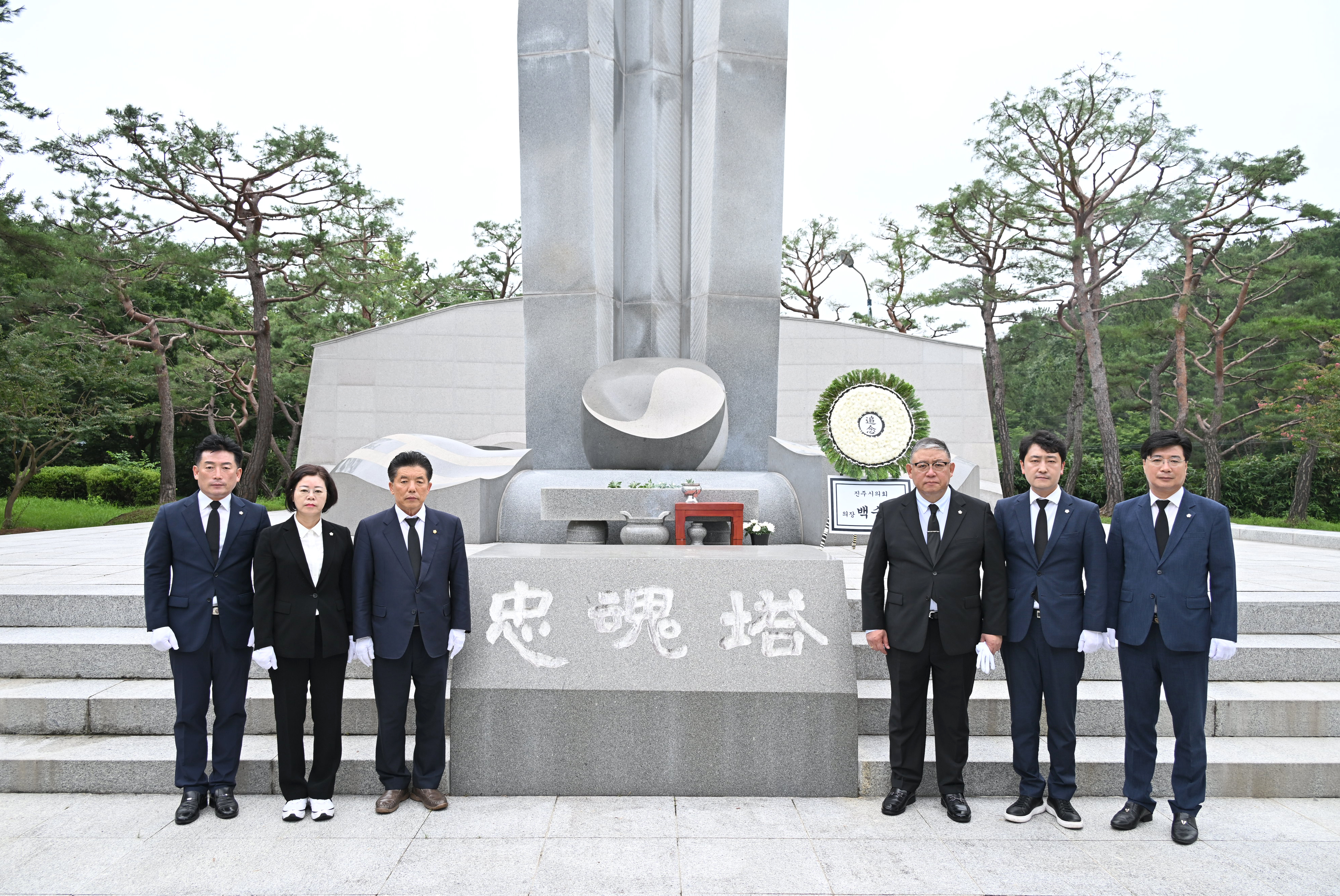 '진주시의회 신임 의장단, 참배로 후반기 의정활동 시작' 게시글의 사진(1) '1720666632924.jpg'